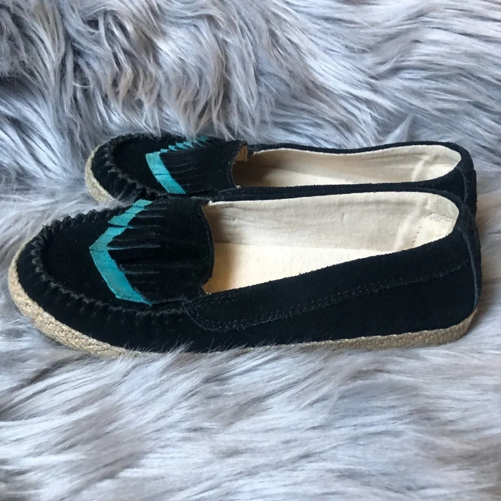 Ugg kid’s boho fringe moccasins in black and teal. Size 13 RARE!